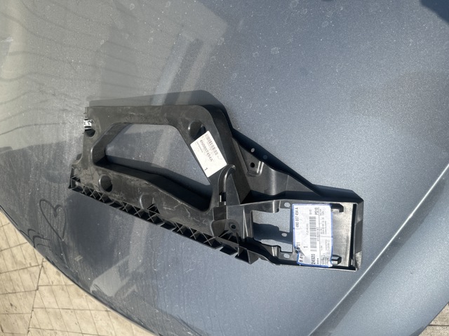 Направляющая заднего бампера, правая 4N0807454A VAG