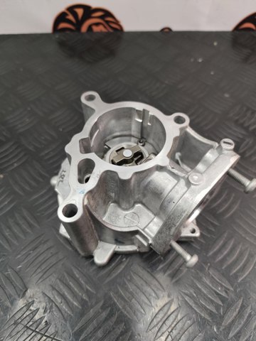 Вакуумный насос 06K145100CB VAG