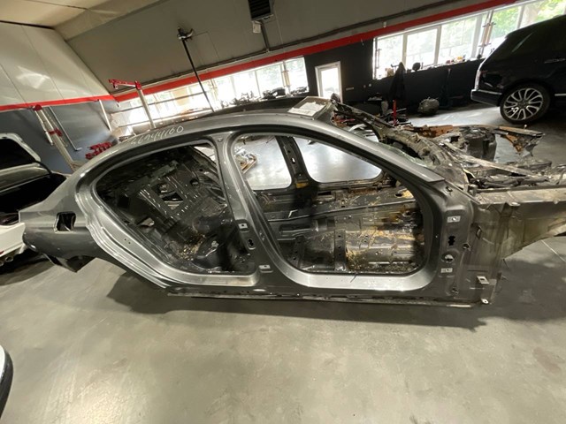 Проем передней правой двери 41007413248 BMW