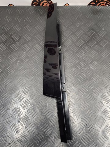 Накладка передней двери, правой, вертикальная 4M0837902 VAG
