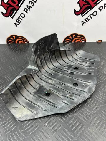 Защита заднего нижнего рычага 5Q0501733 VAG