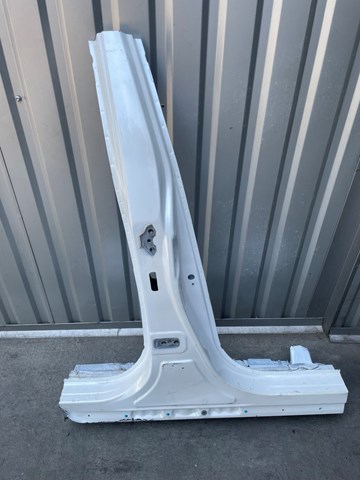 Порог внешний правый 6131178010 TOYOTA