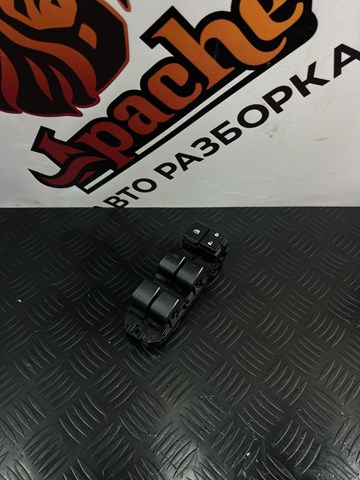 Кнопки переднего левого стекло подъёмника 8404078010 TOYOTA