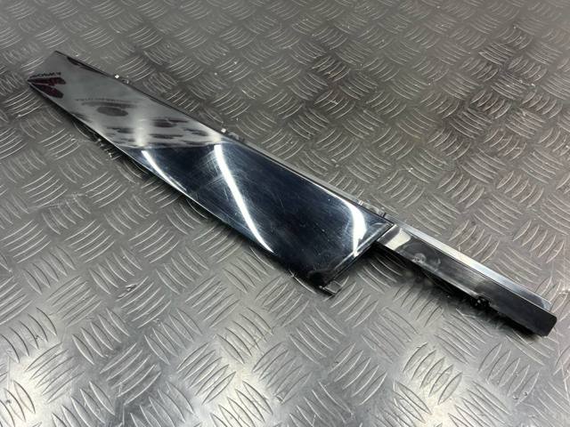 Накладка передней двери, правой, вертикальная 8W0837902A5FQ VAG