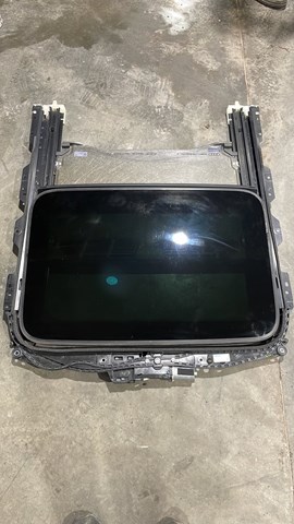 Детали люков облицовки кузова 8W5877049B VAG