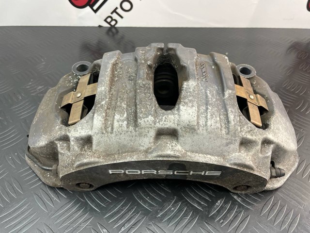 Суппорт тормозной передний правый 95835112320 PORSCHE