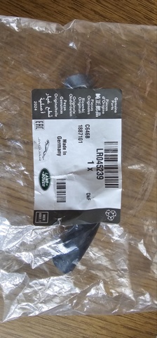 Шланг (патрубок) обогрева дроссельной заслонки LR045239 LAND ROVER