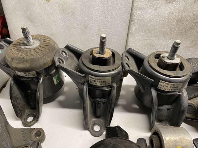 21810B2700 HYUNDAI Кронштейн подушки (опоры) двигателя правой купить в Чернигов