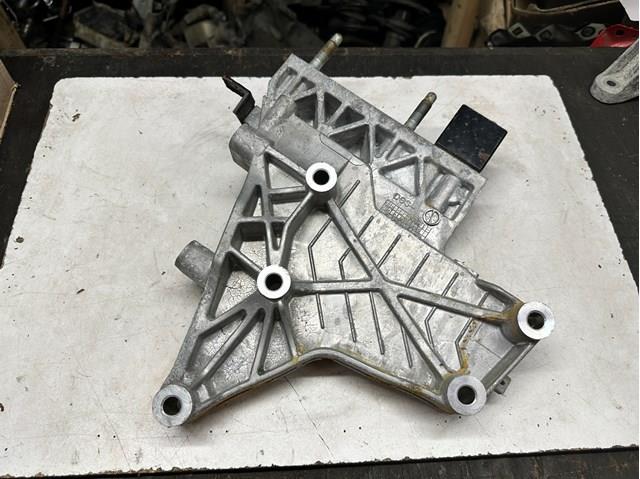 Кронштейн подушки (опоры) двигателя, правой 365940E700 HYUNDAI
