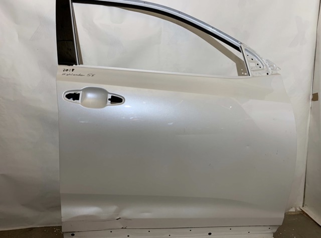 Пассажирская передняя дверь 670010E110 TOYOTA