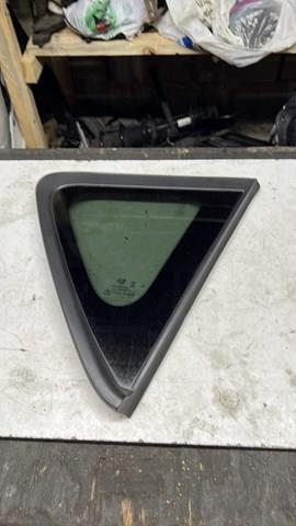 Стекло кузова/багажного отсека, правое 87820B2020 HYUNDAI