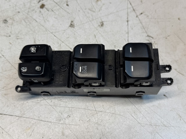 Кнопки переднего левого стекло подъёмника 93570B2010CA HYUNDAI
