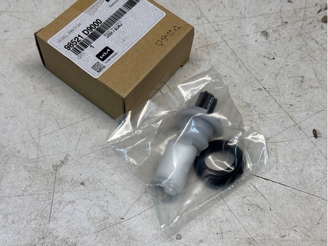 Датчик уровня бачка стеклоомывателя 98521D9000 HYUNDAI