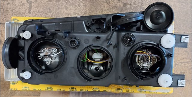 HELLA 1ER246046521 Фара правая в наличии Каменское