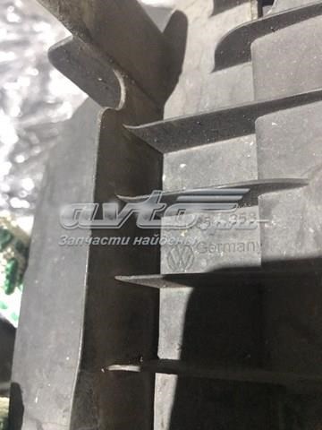 Брызговик задний, правый 5G0854858 VAG