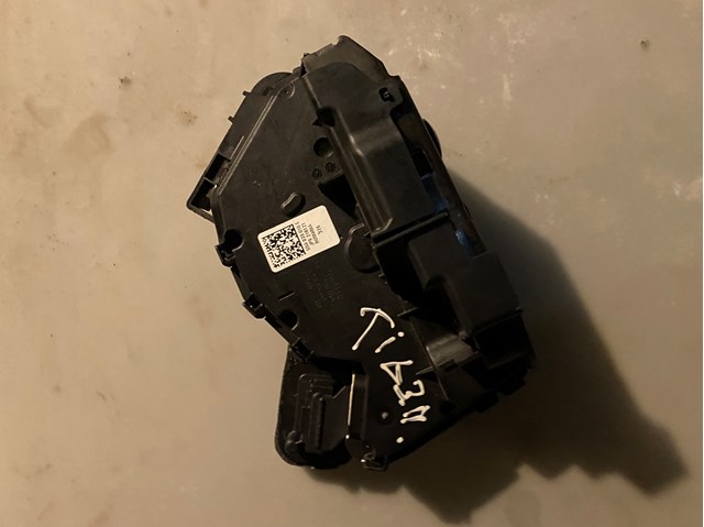 Замок задней правой двери  5NA839016E VAG