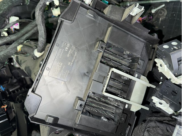 Блок комфорта 5Q0937085BN VAG