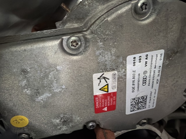 Насос кондиционера 5QE816803E VAG