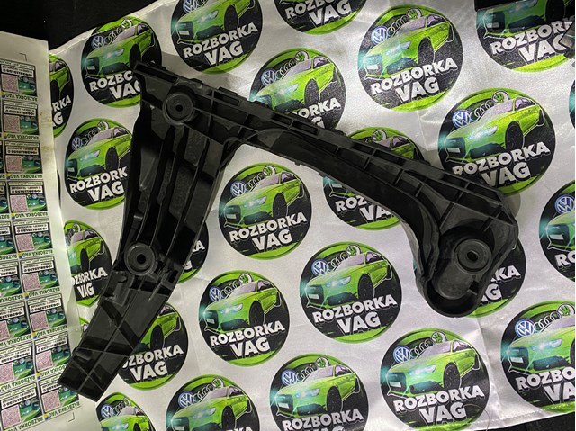 Направляющая заднего бампера, правая 8W6807454A VAG
