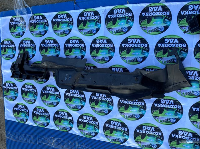 Заглушка жабо боковая 8W6821169C VAG