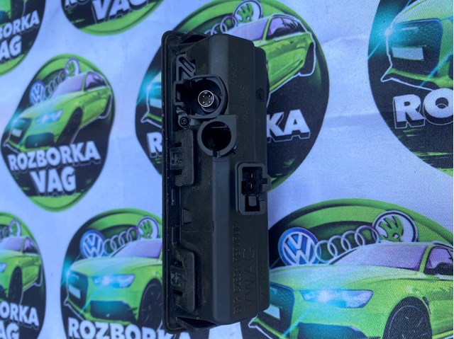 8W8827566A Кнопка привода замка багажника купить Украина