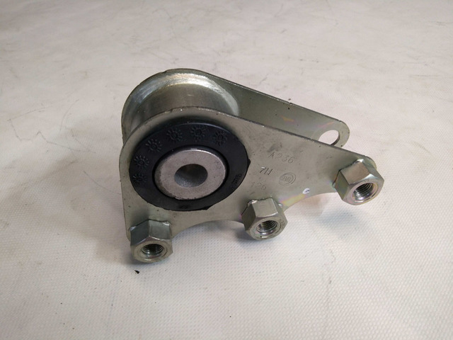 Задняя подушка двигателя 030607010438 MAGNETI MARELLI