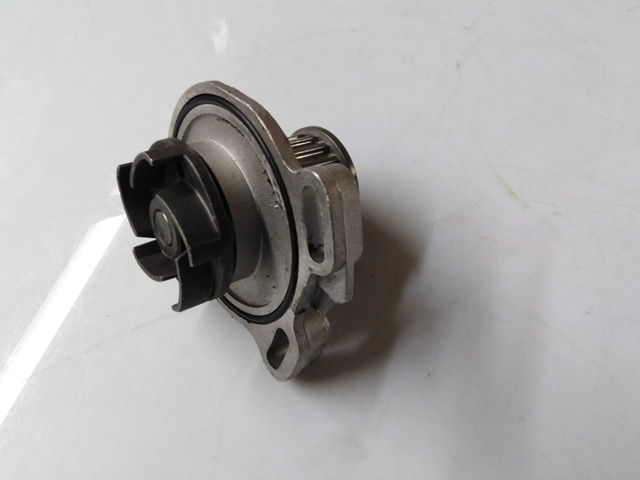 Насос водяной Volkswagen Passat B3, B4