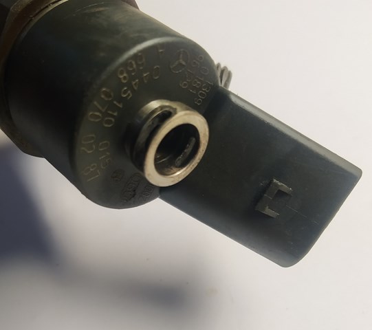 Топливные форсунки 0445110015 BOSCH