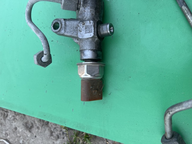 Датчик давления топлива 03L906051 VAG