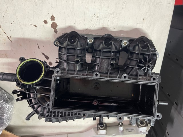 Коллектор впускной 04C129709G VAG