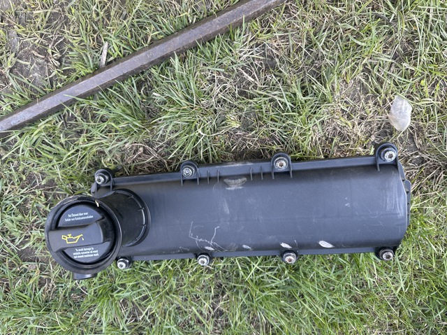 Крышка клапанов 06A103469BB VAG