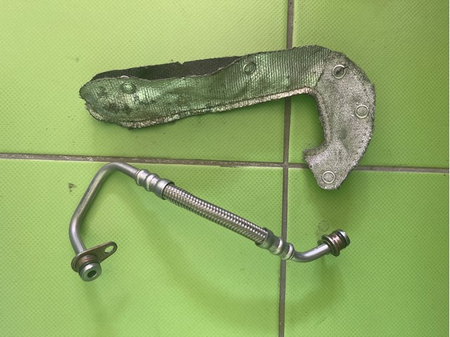 Подача масляная труба 06K145778AB VAG