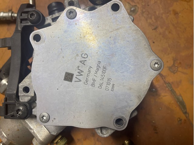Насос вакуумный 06L145100F VAG