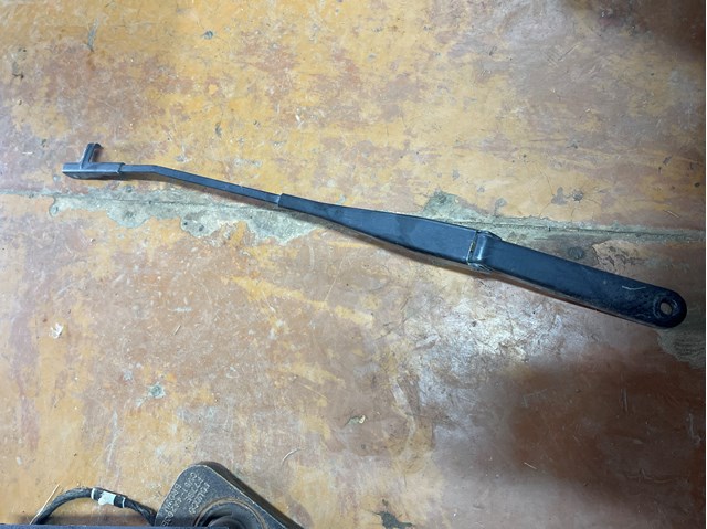 Рычаг-поводок дворника лобового стекла Ford Focus II