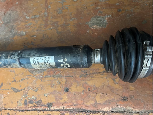 Полуось передняя, правая 1J0407272AC VAG