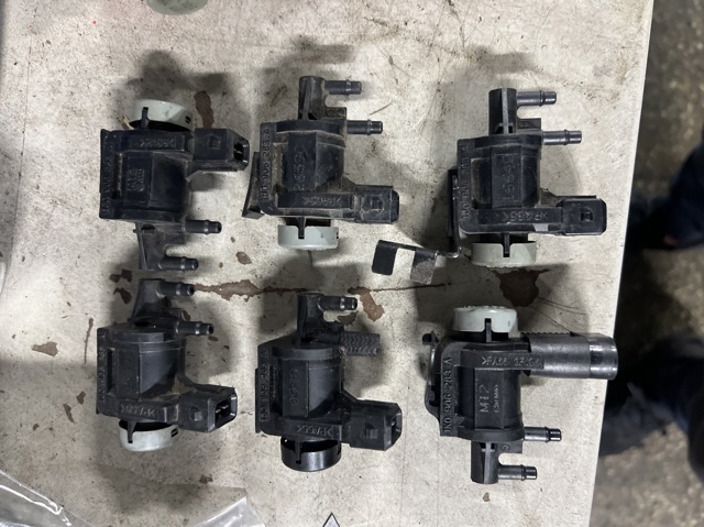 Клапан соленоид регулирования заслонки EGR 1J0906283A VAG