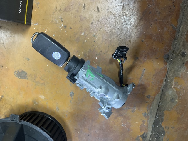 Замок зажигания 1K0905851B VAG