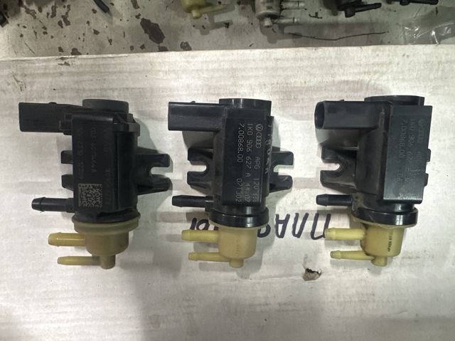 Клапан соленоид регулирования заслонки EGR 1K0906627A VAG