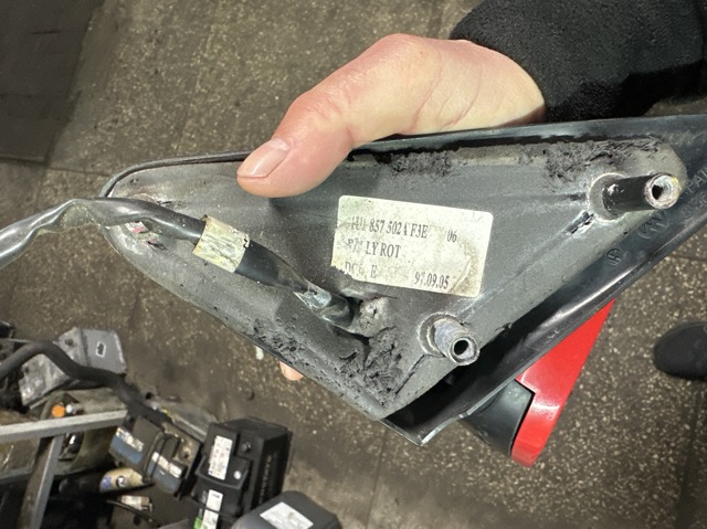VAG 1U1857502A Правое зеркало в наличии Киев