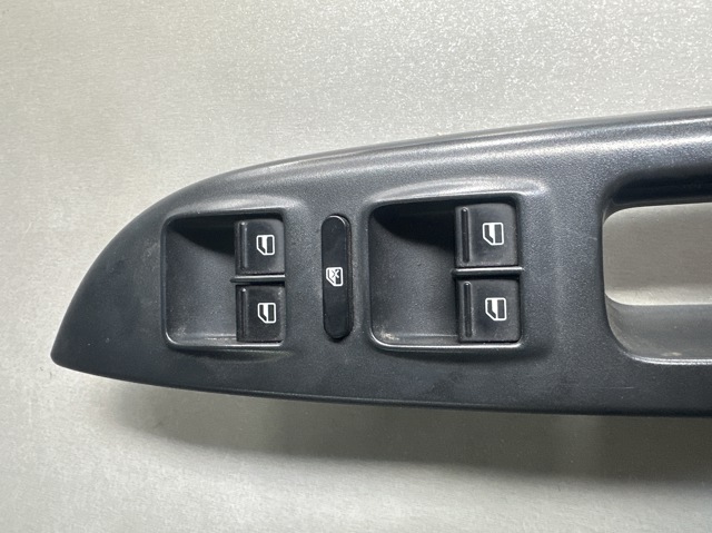 Кнопки переднего левого стекло подъёмника 1Z0959858B VAG