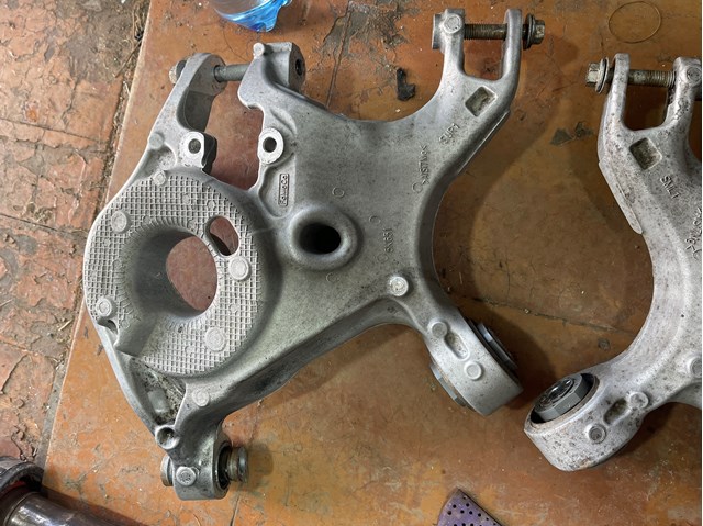 Балансир задний нижний, правый 2187437 FORD