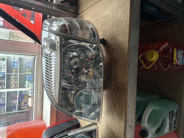 Левая фара Nissan X-Trail  внедорожник купить в Украине