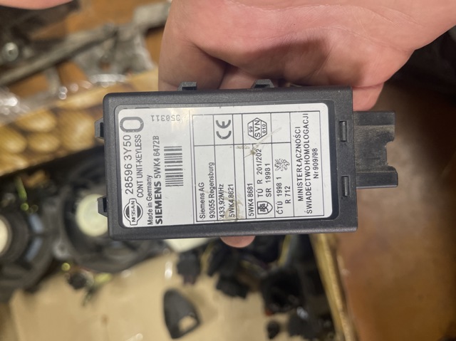 Датчик бесключевого доступа двери (приемник ключа) 285963Y500 NISSAN