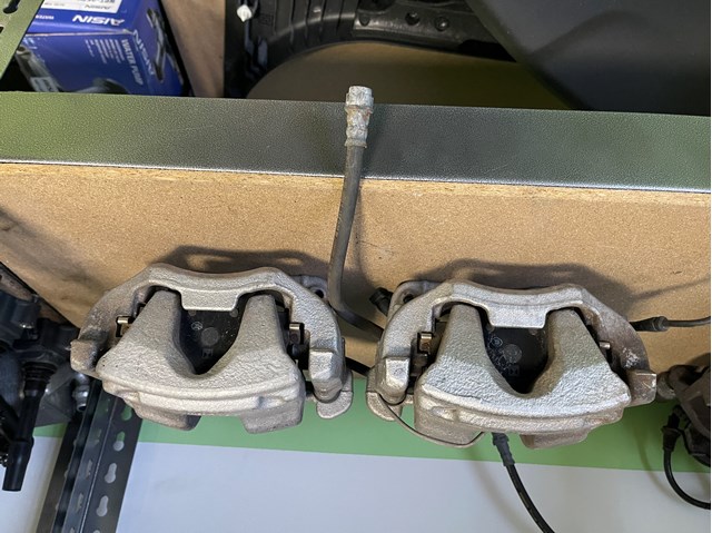 Скоба суппорта переднего 34116867311 BMW