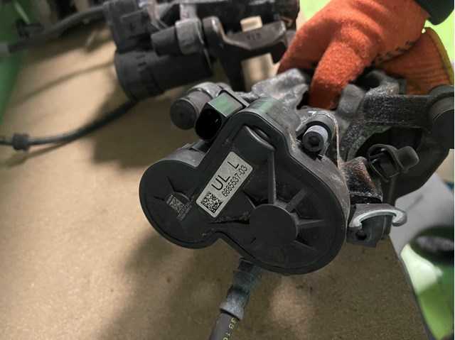Мотор привода тормозного суппорта заднего 34216860008 BMW