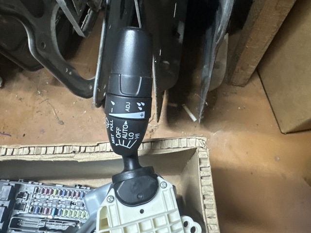 Правый подрулевой переключатель  35256SMGH51 HONDA