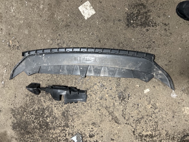 Нижняя юбка переднего бампера 3AA805903 VAG
