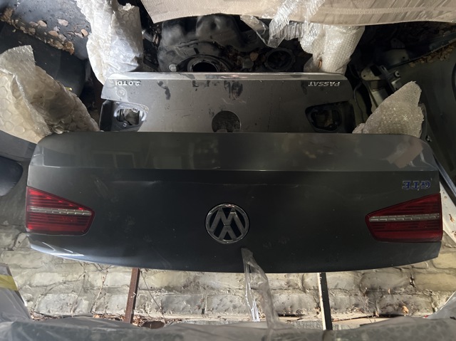 Крышка багажника 3G5827025A VAG