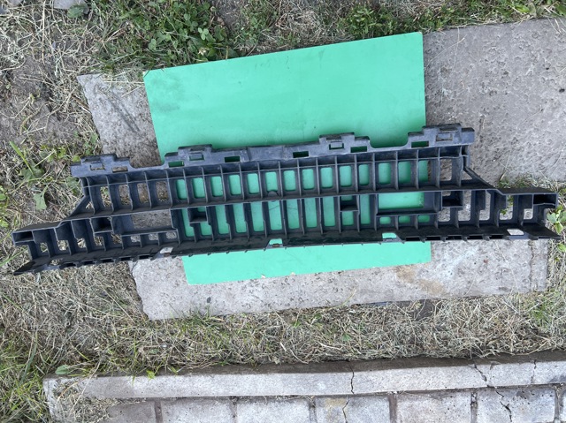 VAG 3T9807385 Кронштейн бампера заднего центральный в наличии Днепр