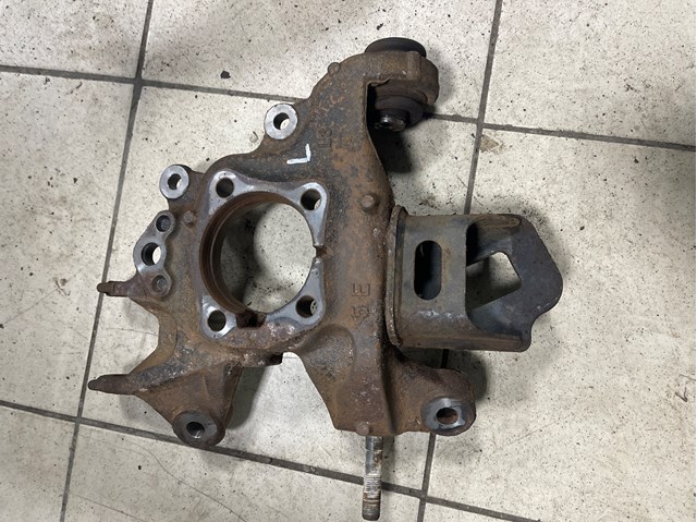 Цапфа поворотная левая 4230548060 TOYOTA